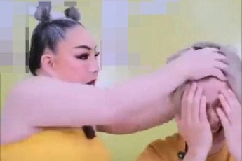 Nữ đại gia U70 quấy rối tình dục nam diễn viên 9x trên sóng livestream