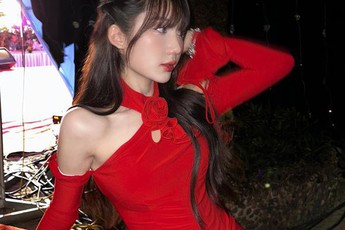 Đang diễn "lả lơi" trên sân khấu, Mina Young sững người khi nhìn xuống phía khán giả