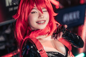 "Full" màn cosplay bóng hồng Red Hood của nữ streamer nổi tiếng, chuẩn HD đến từng chi tiết!