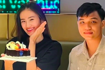 Gái xinh "sớm nở tối tàn" xuất hiện trở lại sau drama "lộng ngôn", bạn trai quốc dân có pha ghi điểm "đỉnh cao"
