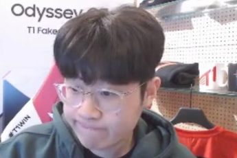 Thi đấu giao hữu, Zeus vẫn có màn "check VAR" lộ liễu thế này đây