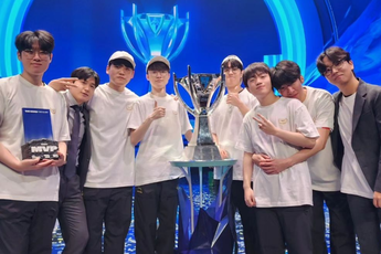 Dàn sao T1 khoe "hàng khủng" trên sóng livestream, check giá còn "sốc" hơn nữa