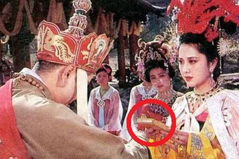 Khi Đường Tăng đưa văn điệp thông quan, vì sao các vị vua lập tức mời đi ngay?