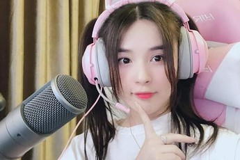 Bỏ game lâu ngày, nữ game thủ vừa leo rank vừa "khóc thét"