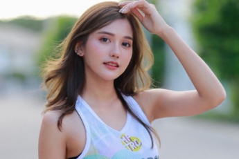 Nổi lên với bức hình bị chụp lén trên đường đua, dân tình lập tức soi "info" mỹ nhân lạ mặt