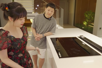 Về chung một nhà sau 12 năm hẹn hò, cặp đôi streamer tậu luôn 'biệt phủ'