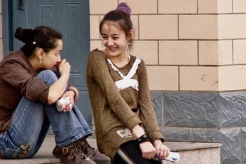 Ảnh hiếm xinh như hoa của Địch Lệ Nhiệt Ba ở tuổi 15