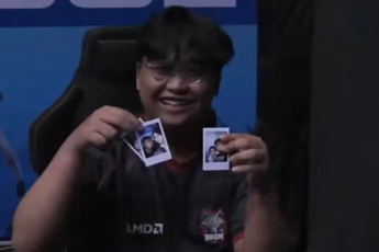 Vừa đạt MVP, nam tuyển thủ lập tức có hành động khiến hàng nghìn người xem trực tiếp 'ức chế'