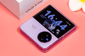 vivo ra mắt smartphone gập "vỏ sò" đầu tiên: Màn hình phụ lớn, camera Zeiss, Snapdragon 8+ Gen 1, giá 20,5 triệu đồng