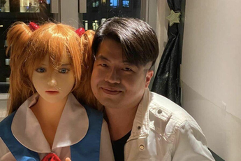 Người đàn ông cưới 'búp bê anime' làm vợ vì không muốn xảy ra xung đột trong gia đình 