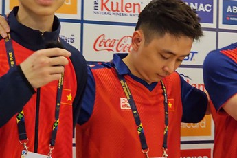 Giành HCĐ tại SEA Games 32, tuyển thủ VALORANT Việt Nam ủ rũ, HLV đỏ hoe mắt