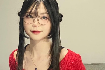 MC Remind khiến dân tình "bùng nổ" với màn cosplay Yor Forger đầy lôi cuốn