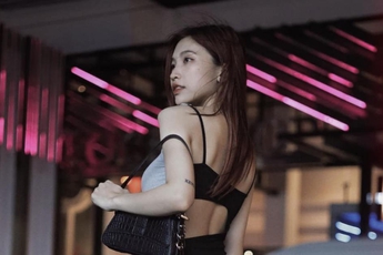 Chán khoe hình gợi cảm, nữ streamer biến tấu với style cắt xẻ, khoe body hờ hững