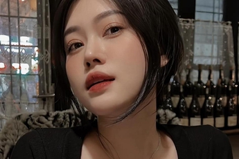 Nữ streamer từng được fan "donate" 100 triệu đồng khiến dân mạng phát "tiền đình" vì diện mạo trái ngược khó nhận