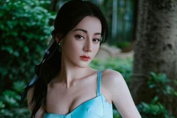 Địch Lệ Nhiệt Ba o ép vòng một sau khi bị chê giả tạo