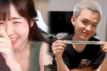 Nghe MC người Thái hát "See Tình", biểu cảm của tuyển thủ Việt bị fan nhìn thấu