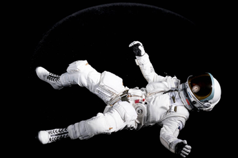 Điều gì xảy ra nếu một ai đó qua đời trong vũ trụ?