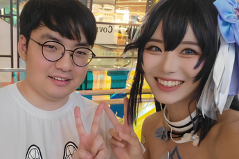 BeryL xuất hiện cạnh nữ cosplayer xinh đẹp, hóa ra là "người quen", từng check-in với cả "Chủ tịch"