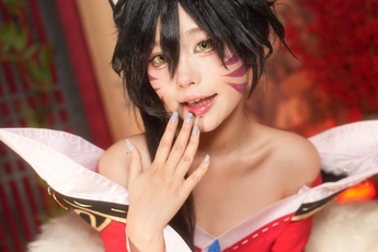 Cựu MC Riot - "Hậu bối của Minh Nghi" trổ tài cosplay nàng cáo Ahri siêu quyến rũ
