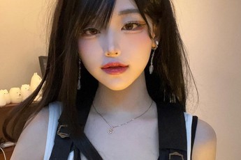 Cố tình khoe mặt mộc, nữ coser khiến fan ngỡ ngàng