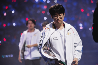 Drama chuyển nhượng bùng nổ, nghi vấn T1 bị "chơi xấu"