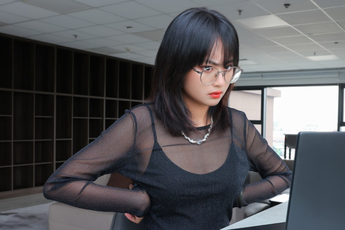 Liên tục bị réo tên trong drama MC, Minh Nghi "nổi đóa" lên tiếng thẳng