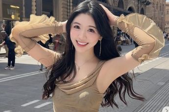 Đi ngược trào lưu diện đồ hở, nữ streamer vẫn hút fan