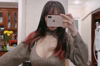 Ngân Sát Thủ phấn khích "cởi áo" ngoài, nhảy sexy dance gợi cảm