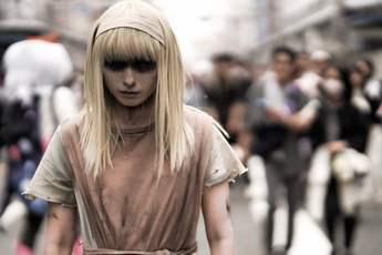 Attack on Titan: Titan Thủy Tổ Ymir xuất hiện đầy ma mị qua màn cosplay ấn tượng