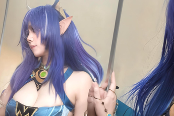 Chụp ảnh qua gương, nữ coser nổi tiếng vẫn biết cách khẳng định vị thế