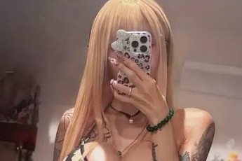 Nữ tiếp viên gây sốt vì ép cân để sở hữu thân hình giống nhân vật anime, nhưng vấp phải làn sóng chỉ trích
