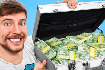 YouTuber "giàu" nhất thế giới chơi lớn, tặng gần 300 triệu đồng cho fan trung thành