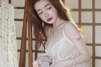 Elly Trần diện váy gợi cảm, khẳng định sức hút chưa bao giờ giảm nhiệt dù đã gần U50