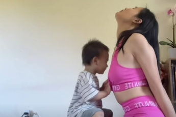 Vô tư quay video không phù hợp khi tập Yoga, người phụ nữ khiến CĐM tranh cãi: Cái gì giờ cũng đăng lên MXH được?