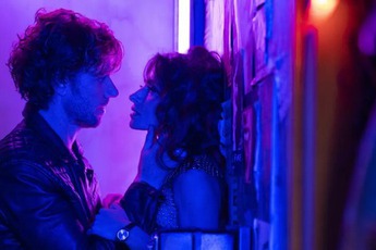 Cảnh nóng bí ẩn nhất phim Sex/Life: Chỉ 3 giây nhưng khiến cả thế giới đòi kiểm chứng