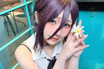 Chán cosplay, hot girl chuyển sang “dạy bơi” khiến người xem “ngã ngửa”