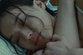 Chấn động vụ Thư Kỳ bị "ông trùm showbiz" ép đóng cảnh nóng 18+