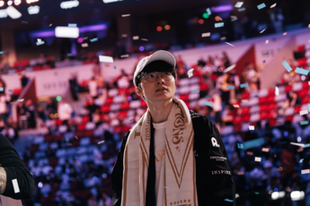 Faker "phá lệ" lần đầu tiên trong sự nghiệp, còn "outplay" cả fan T1