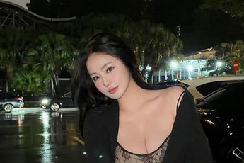 Hot girl khiến cộng đồng mạng mê mẩn với bộ sưu tập bikini