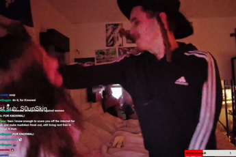 Say rượu, nam streamer thẳng tay "tương tác" nữ đồng nghiệp trên live khiến người xem hốt hoảng