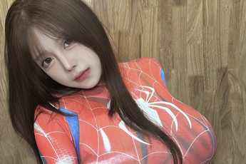 Chán Người Nhện đen, Pi Tiên biến hình thành Người Nhện đỏ khiến anh em game thủ "mất bình tĩnh"