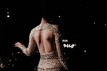 Đây có phải vẻ đẹp đàn ông thèm khát, phụ nữ ghen tỵ: Mặt thiên thần body ác quỷ, bèo nào yếu là gãy liền