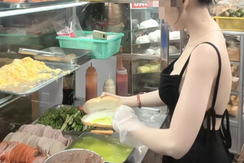 Thêm một hot girl ăn mặc phản cảm bán hàng, nhìn trang phục mà người xem chỉ biết lắc đầu ngao ngán