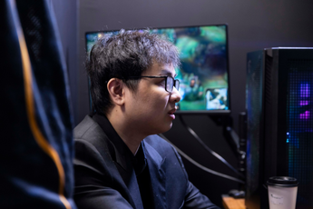 Lily tung ảnh giữa đêm về SofM khiến cộng đồng VCS xôn xao