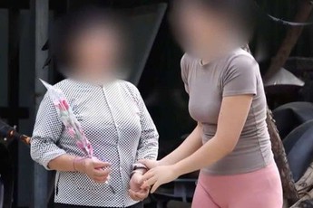 Diện đồ không phù hợp hoàn cảnh: Ranh giới mong manh giữa lòng tốt và sự phản cảm