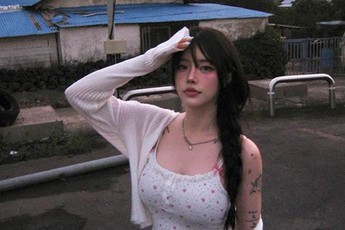 Cô nàng có visual lạnh lùng nhưng lại sở hữu thân hình bốc lửa thiêu đốt mọi ánh nhìn