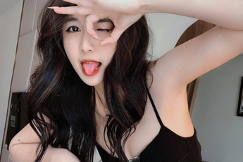 "Zoom" cận nhan sắc nóng bỏng bạn gái mới của chàng rapper kiêm game thủ đào hoa, lộ "hint" hẹn hò từ lâu