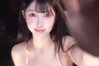Được đề nghị diện bikini chơi game, nữ streamer "báo giá" gần 40 tỷ
