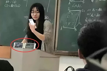 Chơi game trong lớp, nữ giáo viên xinh đẹp “chơi chiêu” cao tay khiến học sinh “nhìn nhân vật mà lệ tuôn rơi”