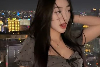 Trần Hà Linh hút triệu view với clip mới, anh em game thủ bị cuốn theo từng điệu "nhún nhảy"